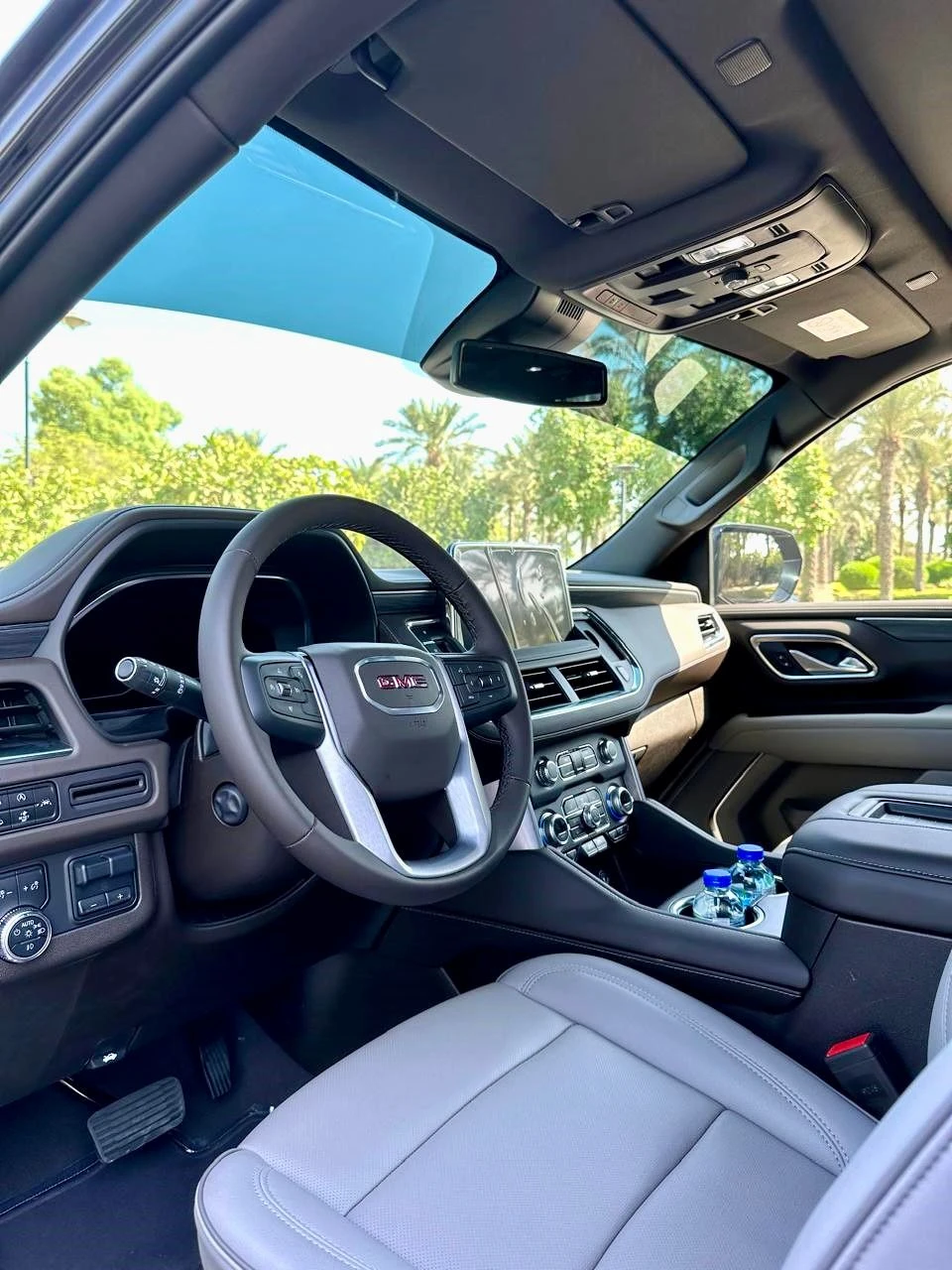 GMC-Yukon-07-seater-dashboard