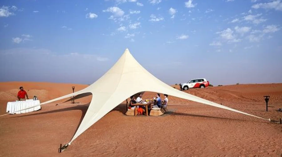overnight-desert-safari-outdoor-canopy-breakfast-setup