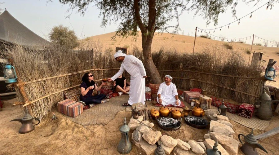 overnight-desert-safari-traditional-arabic-tea-welcome