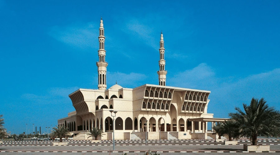 sharjah-city-tour-king-faisal-mosque