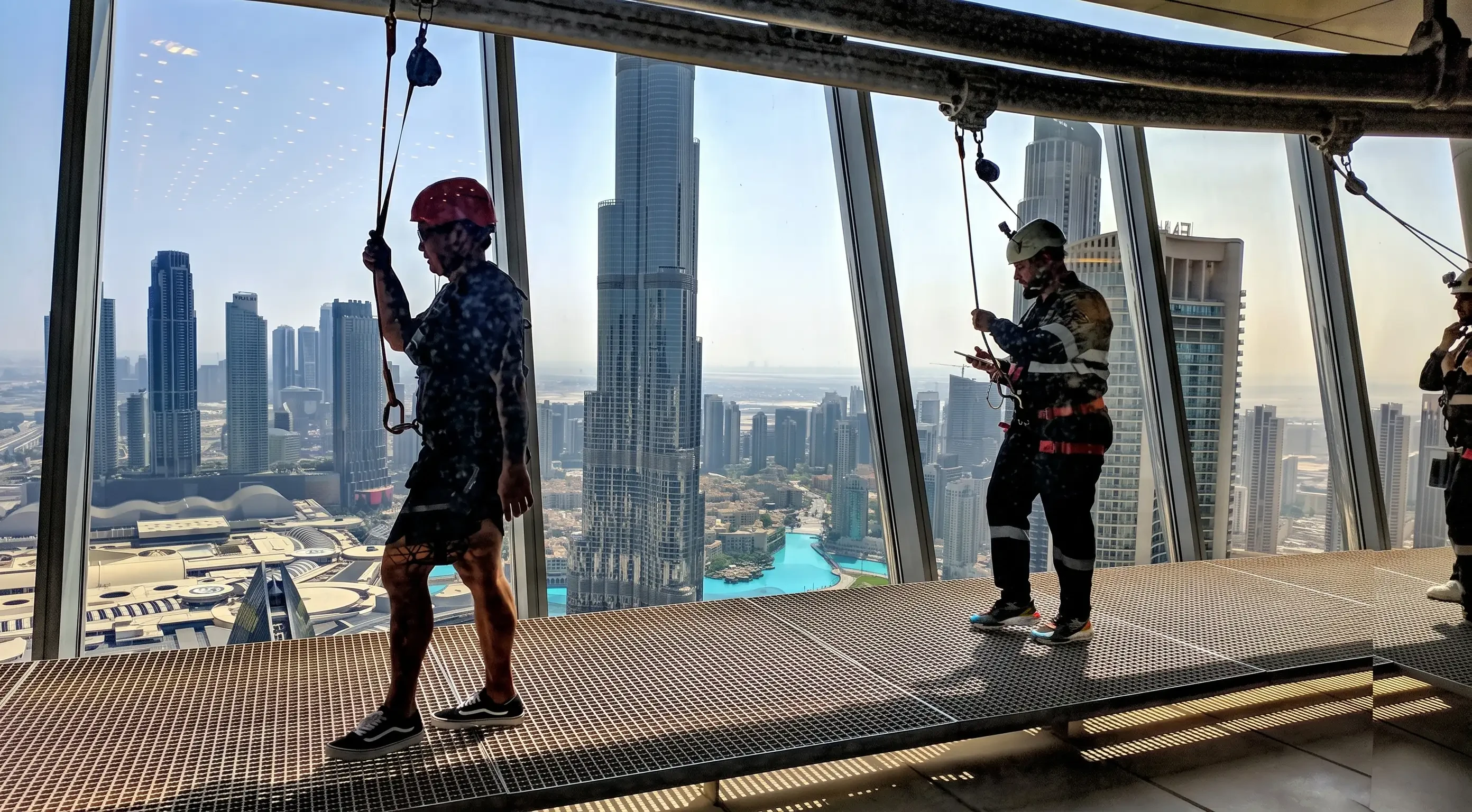 sky-walk-dubai-edge-experience-safety