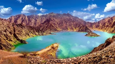 hatta-dam-turquoise-lake-mountain-view