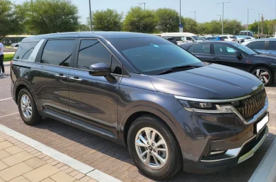Kia-carnival-7-Seater-Car-right-front
