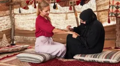 overnight-desert-safari-traditional-henna-painting-experience
