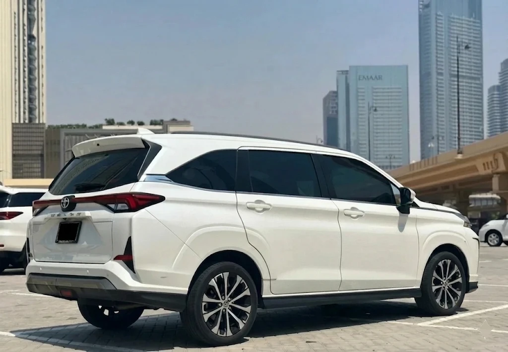 toyota-veloz-chauffeur-service-dubai
