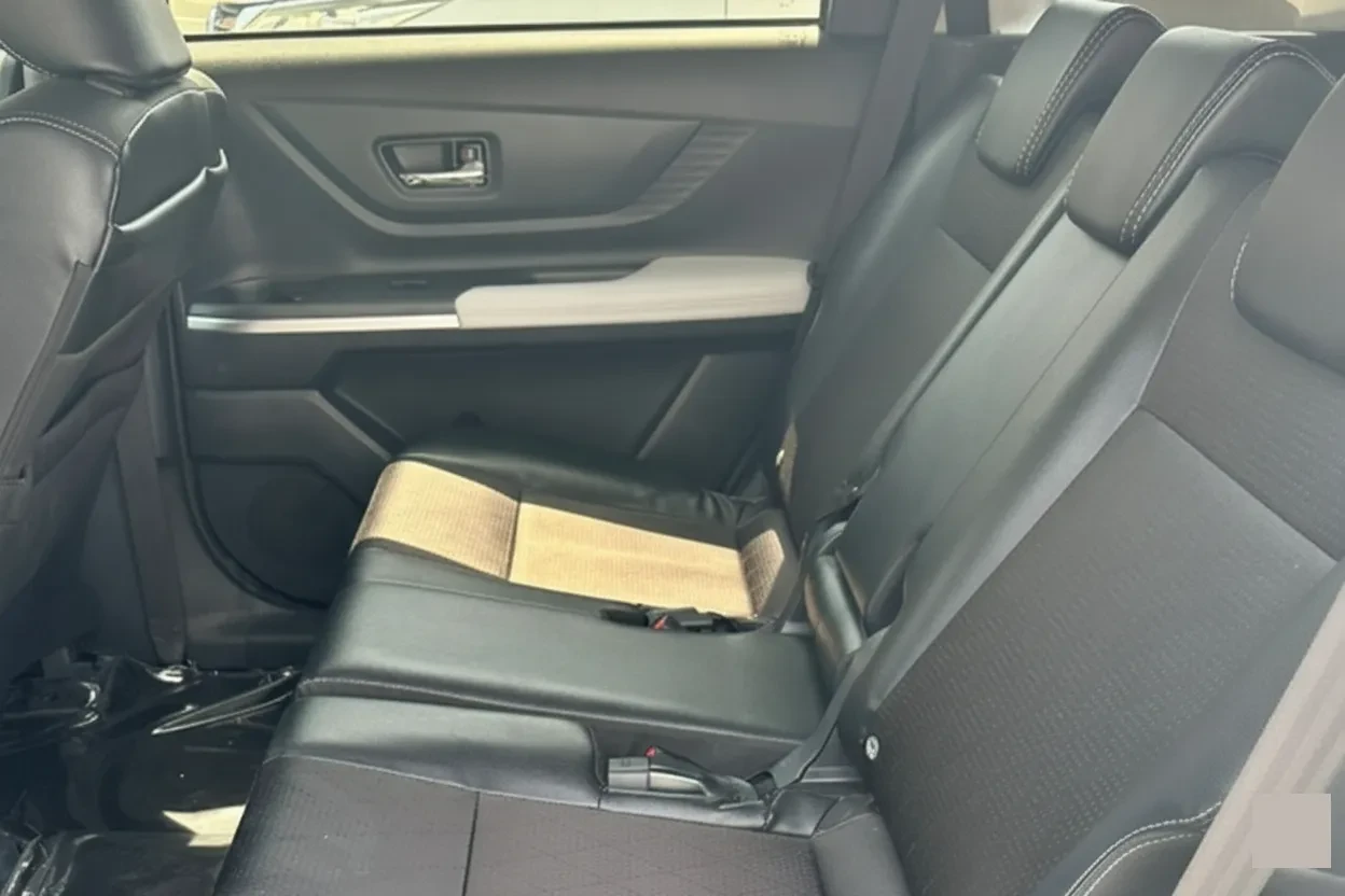 toyota-veloz-foldable-third-row-cargo-space